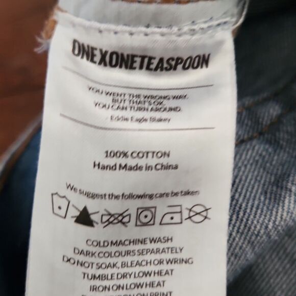 One x One Teaspoon Classic Bandits Distress Cutoff Denim Shorts, 24 (Waist 28) - Picture 4 of 8